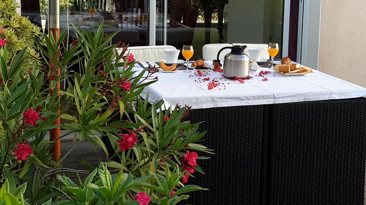 Les Deux Chenes Bed and Breakfast La Chapelle-Sur-Erdre Exterior foto